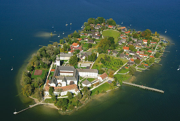 External link to Frauenchiemsee Monastery